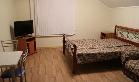 Семейный трехместный кухней