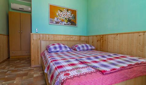 Однокомнатный двухместный стандарт. База отдыха Роза ветров, Ейский район, ст. Должанская, коса Долгая