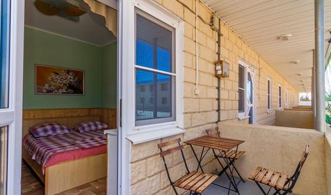 Однокомнатный двухместный стандарт. База отдыха Роза ветров, Ейский район, ст. Должанская, коса Долгая