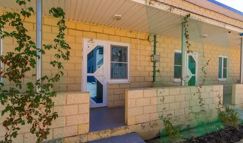 Однокомнатный двухместный стандарт. База отдыха Роза ветров, Ейский район, ст. Должанская, коса Долгая