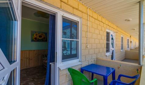 Двухкомнтаный стандарт. База отдыха Роза ветров, Ейский район, ст. Должанская, коса Долгая