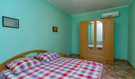 Двухкомнтаный стандарт. База отдыха Роза ветров, Ейский район, ст. Должанская, коса Долгая