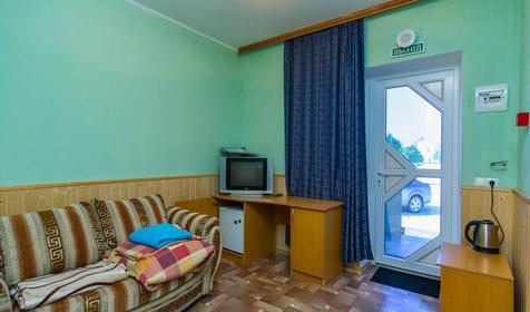 Двухкомнтаный стандарт. База отдыха Роза ветров, Ейский район, ст. Должанская, коса Долгая