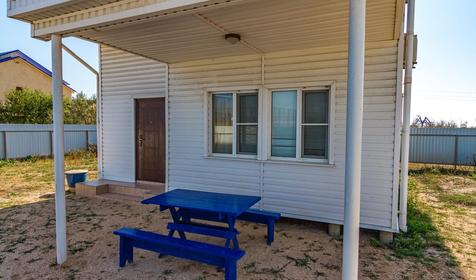 Особняк. База отдыха Роза ветров, Ейский район, ст. Должанская, коса Долгая