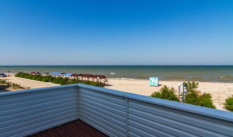 Особняк. База отдыха Роза ветров, Ейский район, ст. Должанская, коса Долгая