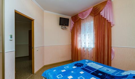 Особняк. База отдыха Роза ветров, Ейский район, ст. Должанская, коса Долгая