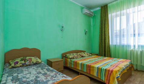 Трехместный стандарт. Гостевой дом На Коллективной, Ейский район, ст. Должанская