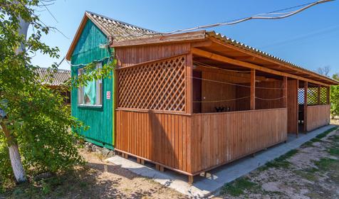 Домик четырехместный с верандой без удобств. База отдыха Бриз, Ейск, Должанская