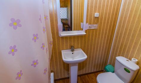 Домик с удобствами и верандой трехместный. База отдыха Бриз, Ейск, Должанская