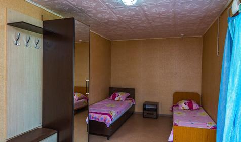 Домик с удобствами и верандой четырехместный. База отдыха Бриз, Ейск, Должанская