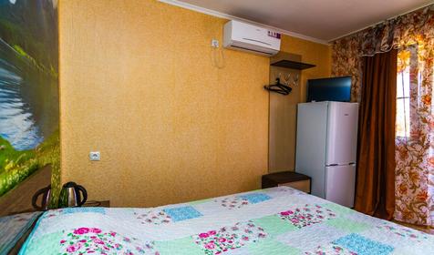 Двухместный с удобствами и верандой. База отдыха Бриз, Ейск, Должанская