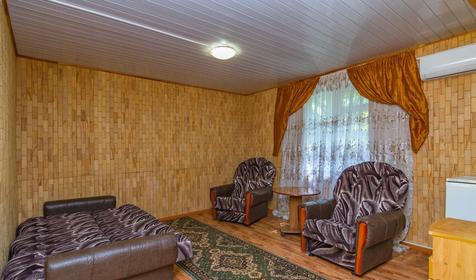 Трех-, четырехместные с удобствами, 1 категория. База отдыха Нефтяник, п. Архипо-Осиповка