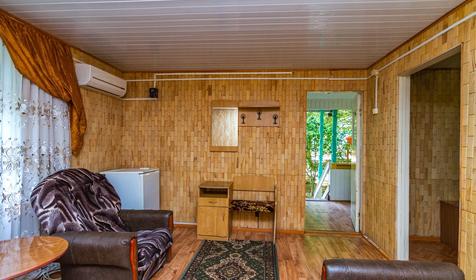 Трех-, четырехместные с удобствами, 1 категория. База отдыха Нефтяник, п. Архипо-Осиповка