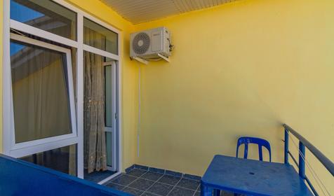 Стандарт трехместный с балконом. Гостиница Дельфин, Анапа, Витязево