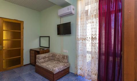 Стандарт трехместный с балконом. Гостиница Дельфин, Анапа, Витязево