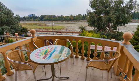 Комфорт трехместный. Гостиница Пурпурный замок, Сочи, Адлер