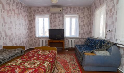 Частное домовладение На Колхозной, Мостовской