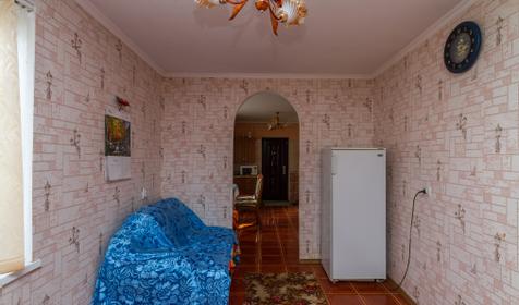 Частное домовладение На Колхозной, Мостовской