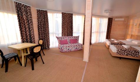 Люкс четырехместный с видом на море