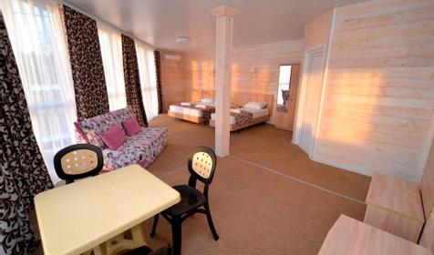 Люкс четырехместный с видом на море