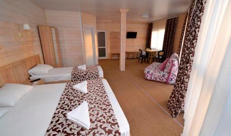 Люкс четырехместный с видом на море