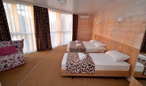 Люкс четырехместный с видом на море