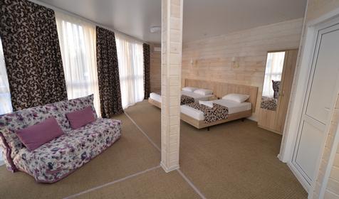 Люкс четырехместный с видом на море