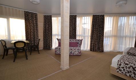 Люкс четырехместный с видом на море