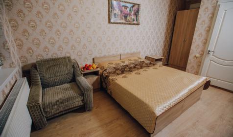 Трехместный