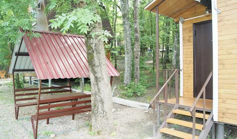 Двухэтажный деревянный коттедж