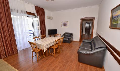 Люкс четырехкомнатный шестиместный с кухней