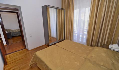 Люкс четырехкомнатный шестиместный с кухней