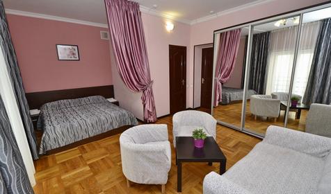 Люкс двухместный однокомнатный с балконом с доп. местом