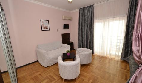 Люкс двухместный однокомнатный с балконом с доп. местом