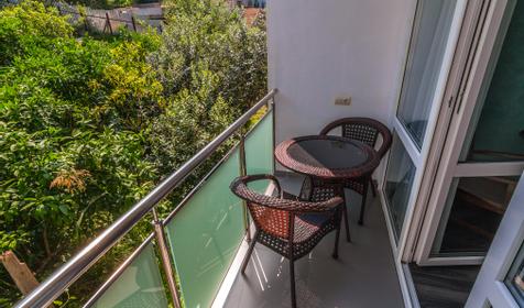 Трехместный комфорт с балконом, вид на сад