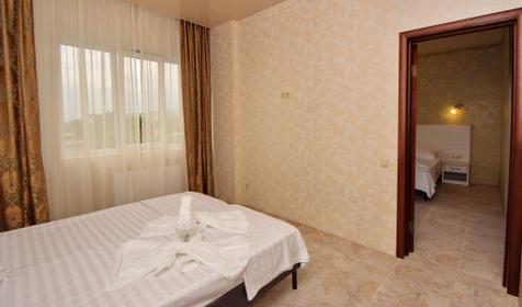 Люкс двухкомнатный четырехместный с балконом