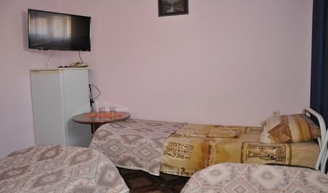 Трехместный (в цоколе)