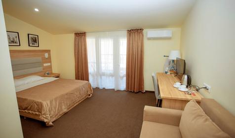 Стандарт плюс двухместный с балконом (корпус 1, 2, 5). Отель Democratia, Анапа, Сукко