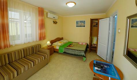 Однокомнатный коттедж с отдельной кухней. Гостевой дом Морская, 10. Геленджик, Архипо-Осиповка