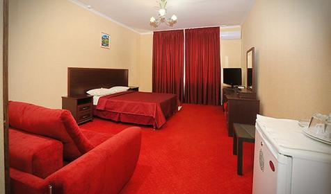 Полулюкс, Гостиница "Прибой"