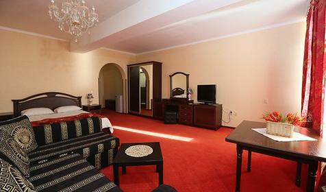 Полулюкс, Гостиница "Прибой"