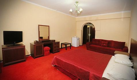 Полулюкс, Гостиница "Прибой"