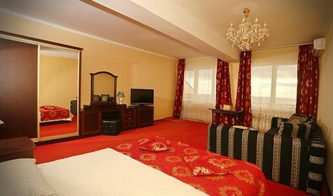 Полулюкс, Гостиница "Прибой"