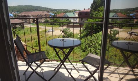 Трехместный с большим балконом