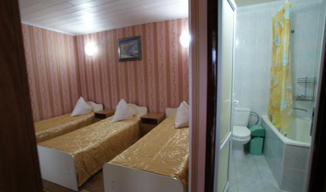 Трехместный