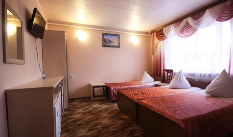 Трехместный