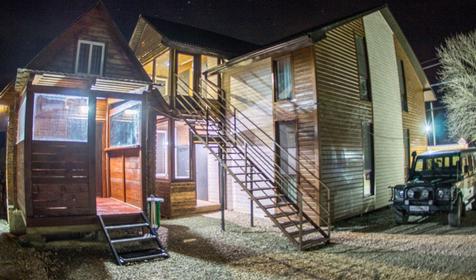 Деревянный двухэтажный коттедж-сруб