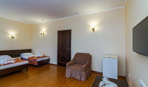 Двухкомнатный люкс с одним балконом. Отель Георгий, Анапа, Витязево