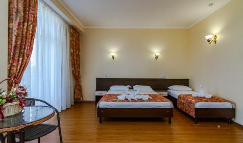 Двухкомнатный люкс с одним балконом. Отель Георгий, Анапа, Витязево