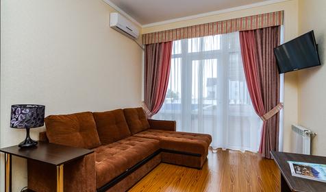 Двухкомнатный люкс с балконом и отдельным выходом к бассейну. Отель Георгий, Анапа, Витязево